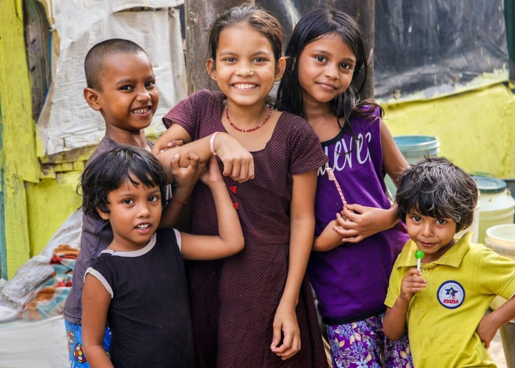 Écoliers souriants